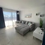 Donatella 2 Podstrana